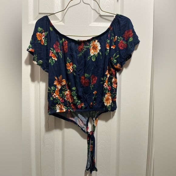 Variety of womens tops - Picture 9 of 14